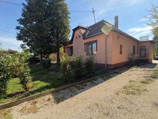 Eladó családi ház, Gógánfán 39.9 M Ft, 4 szobás