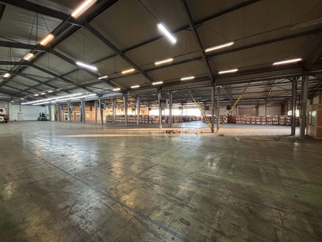 Kiadó ipari ingatlan, Téten, Fő utcában 2900 E Ft / hó