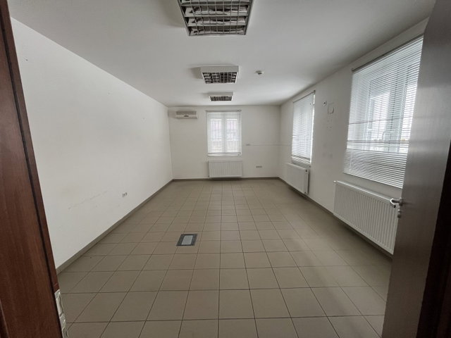 Kiadó ipari ingatlan, Vecsésen 1600 E Ft / hó