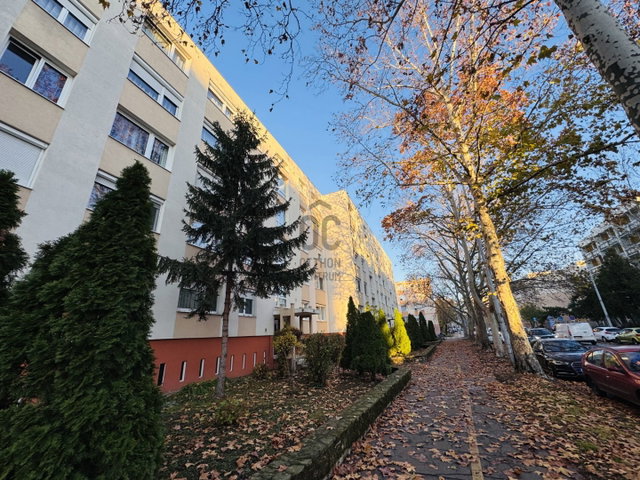 Eladó panellakás, Győrött 51 M Ft, 2 szobás
