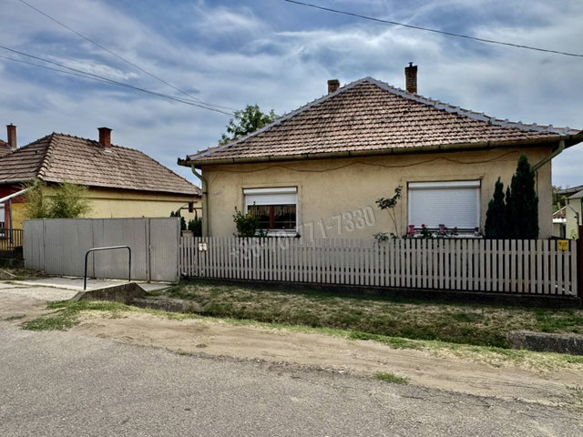Eladó családi ház, Hevesen 23 M Ft, 3+2 szobás