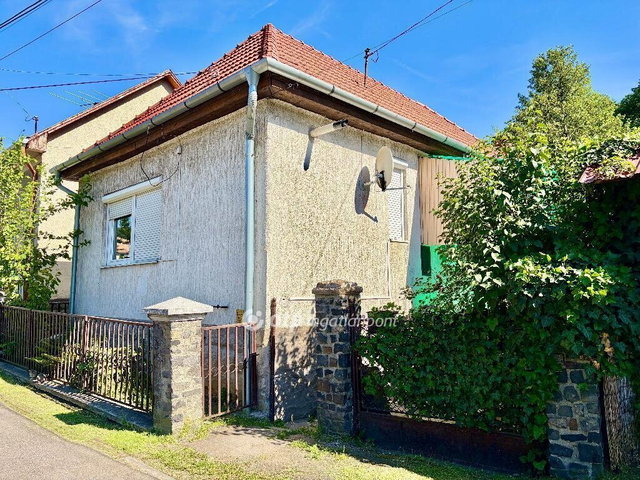 Eladó családi ház, Somoskőújfalun 14 M Ft, 2 szobás