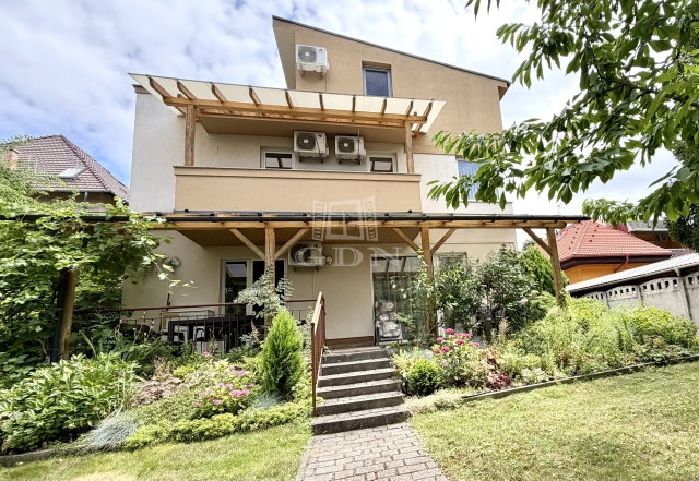 Eladó családi ház, Budapesten, XIV. kerületben 499.9 M Ft
