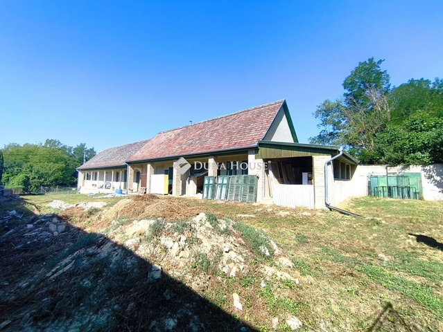 Eladó családi ház, Szakadáton 31 M Ft, 4 szobás