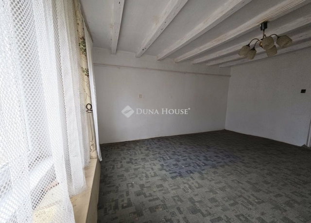 Eladó családi ház, Szegeden 24.9 M Ft, 2 szobás