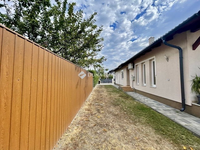 Eladó családi ház, Délegyházán 111 M Ft, 4 szobás