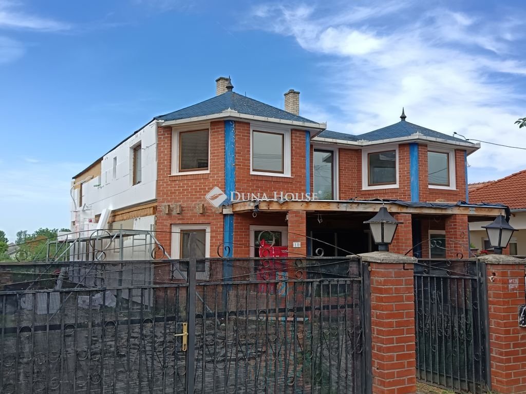 7 hálószoba · 310 m² · 160.000.000 Ft