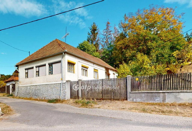 Eladó családi ház, Kondón 25 M Ft, 4 szobás