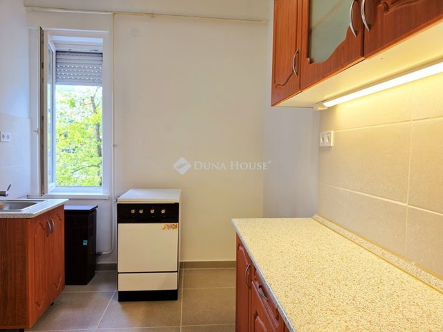 Kiadó téglalakás, albérlet, Pécsett 130 E Ft / hó, 2 szobás