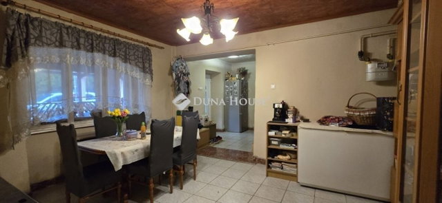 Eladó családi ház, Sárbogárdon 40 M Ft, 4 szobás