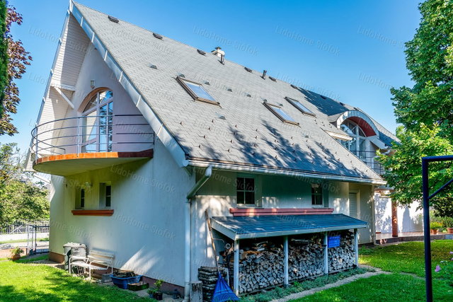 Eladó családi ház, Siófokon 179.9 M Ft, 5 szobás