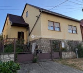 Eladó családi ház, Lábatlanon 59.99 M Ft, 3 szobás