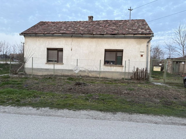 Eladó családi ház, Dégen 9.9 M Ft, 4 szobás