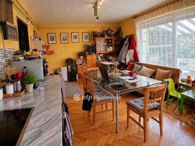 Eladó nyaraló, Gárdonyban 90 M Ft, 4+1 szobás
