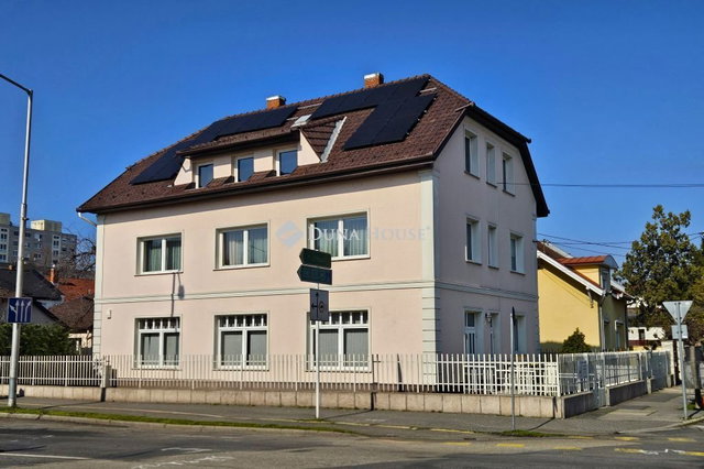 Eladó családi ház, Győrött, Liezen-Mayer utcában 254 M Ft