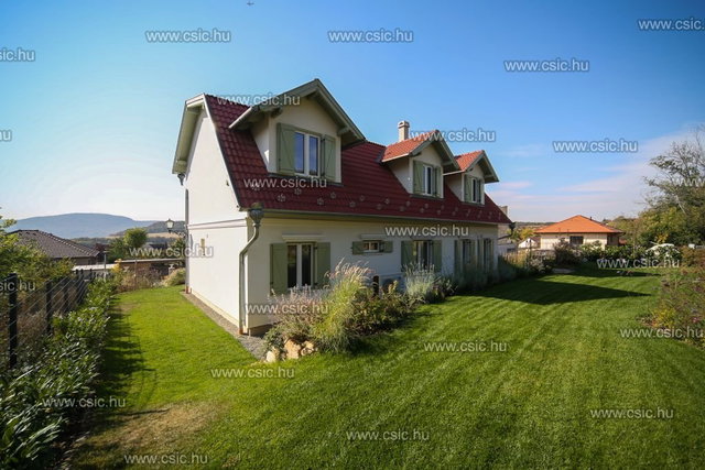 Eladó családi ház, Pilisborosjenőn 298 M Ft, 5 szobás