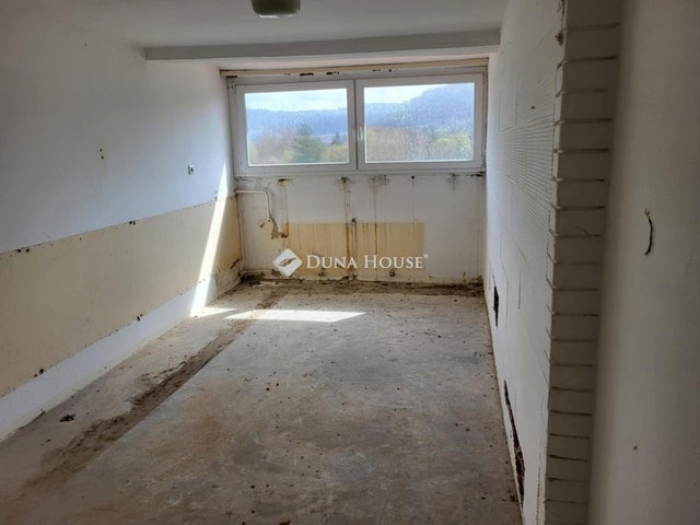 Eladó családi ház, Orfűn 58 M Ft, 14 szobás