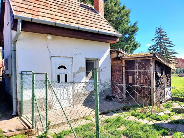 Eladó családi ház, Balatonfüreden 12 M Ft, 2 szobás