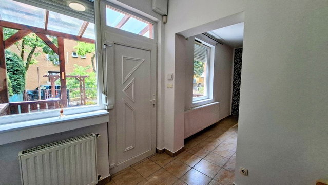 Eladó téglalakás, Pétfürdőn, Hősök terén 33 M Ft, 1 szobás