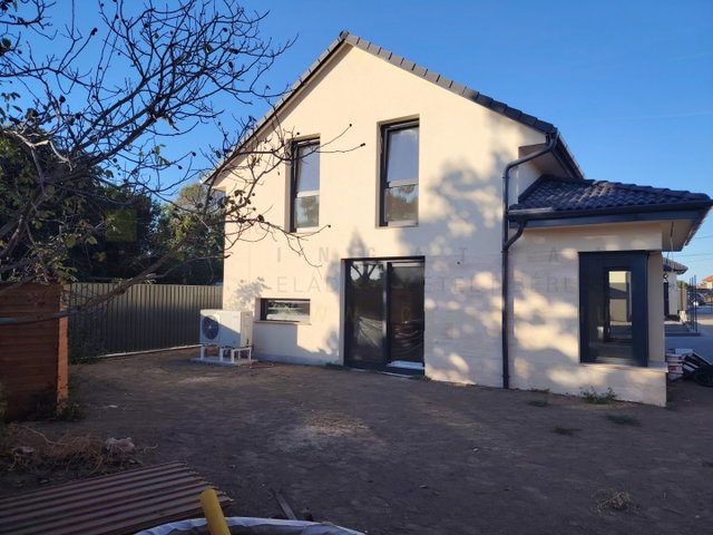 Eladó családi ház, Szegeden, Gerle utcában 165 M Ft, 4 szobás
