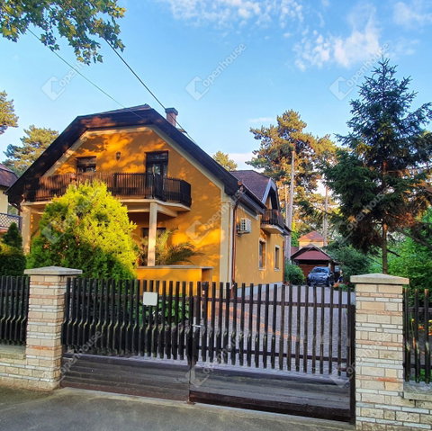 Eladó családi ház, Siófokon 319 M Ft, 9 szobás