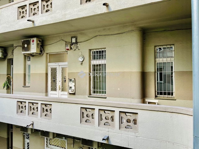 Eladó téglalakás, Budapesten, VII. kerületben, Károly körúton