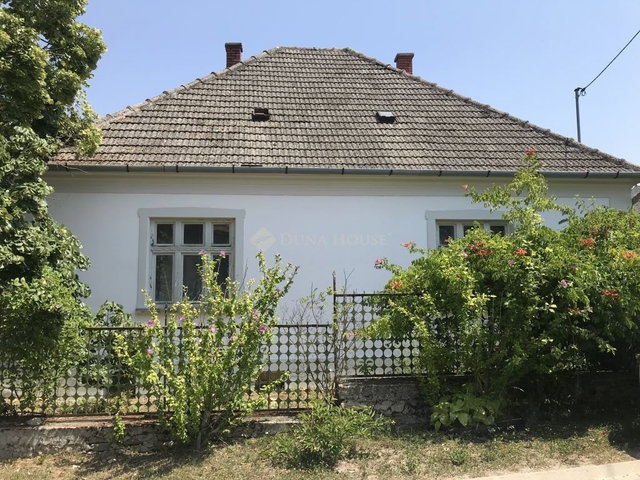 Eladó családi ház, Mencshelyen 99 M Ft, 3 szobás