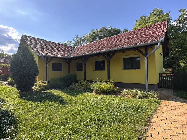 Eladó családi ház, Békéscsabán 155 M Ft, 6+3 szobás