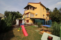 Eladó családi ház, Pécsett 114.9 M Ft, 7 szobás
