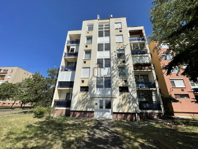 Eladó panellakás, Gyöngyösön 42.5 M Ft, 3 szobás