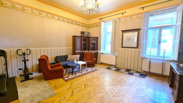 Kiadó téglalakás, albérlet, Pécsett, Szent István téren