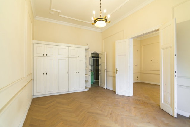Eladó téglalakás, Budapesten, V. kerületben 499.9 M Ft, 6 szobás