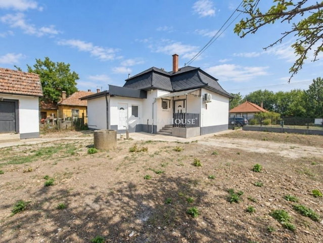 Eladó családi ház, Zsámbokon 50 M Ft, 3 szobás