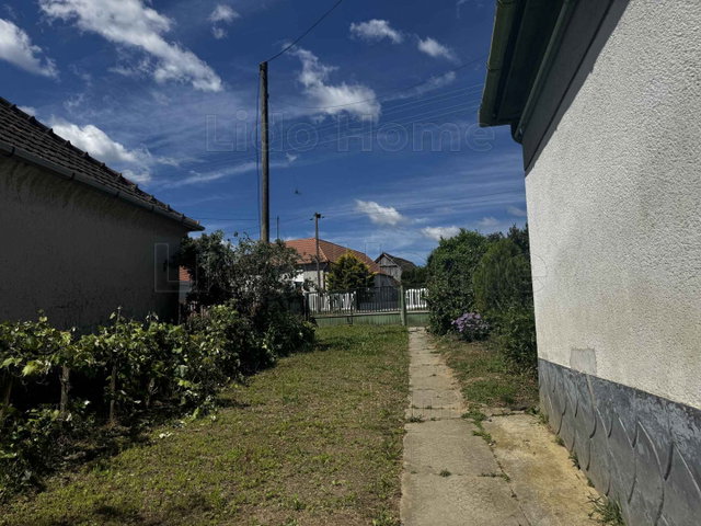 Eladó családi ház, Esztergályhorvátiban 23 M Ft, 3 szobás
