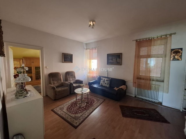 Eladó téglalakás, Pécsett 87.5 M Ft, 4 szobás