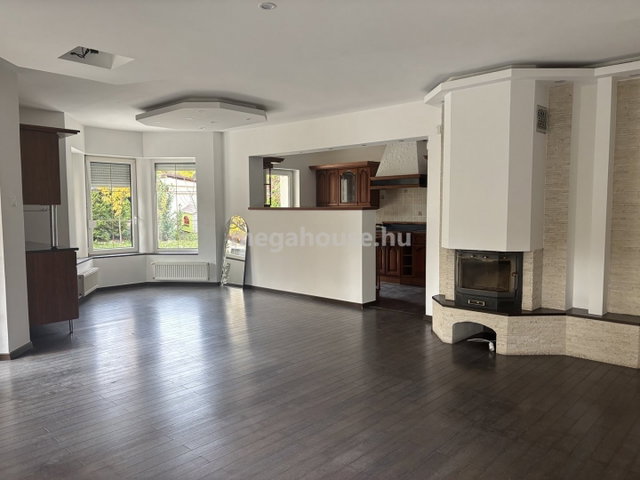 Eladó családi ház, Budaörsön 269 M Ft, 4+2 szobás