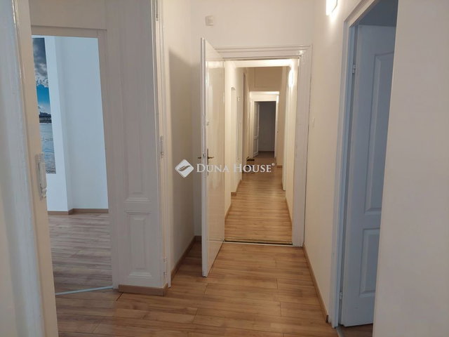 Kiadó iroda, Budapesten, II. kerületben, Kavics utcában, 8 szobás
