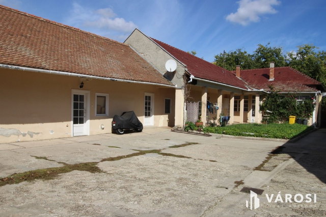 Eladó családi ház, Békéscsabán 128 M Ft, 6 szobás