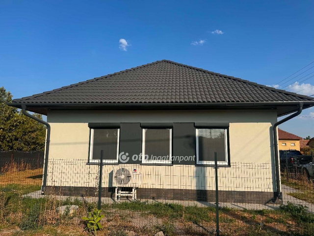 Eladó családi ház, Törtelen 59 M Ft, 4 szobás