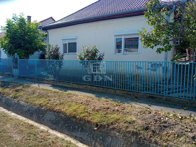 Eladó családi ház, Kaposváron 47.5 M Ft, 3+1 szobás