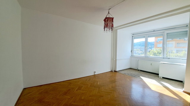 Eladó panellakás, Budapesten, III. kerületben, Raktár utcában