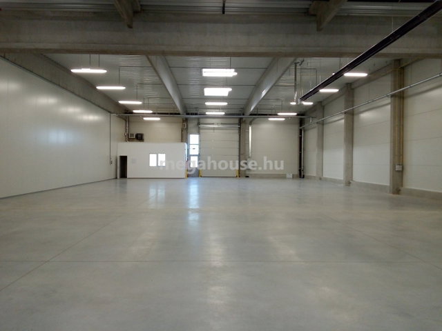 Kiadó ipari ingatlan, Székesfehérvárott 2961 E Ft / hó