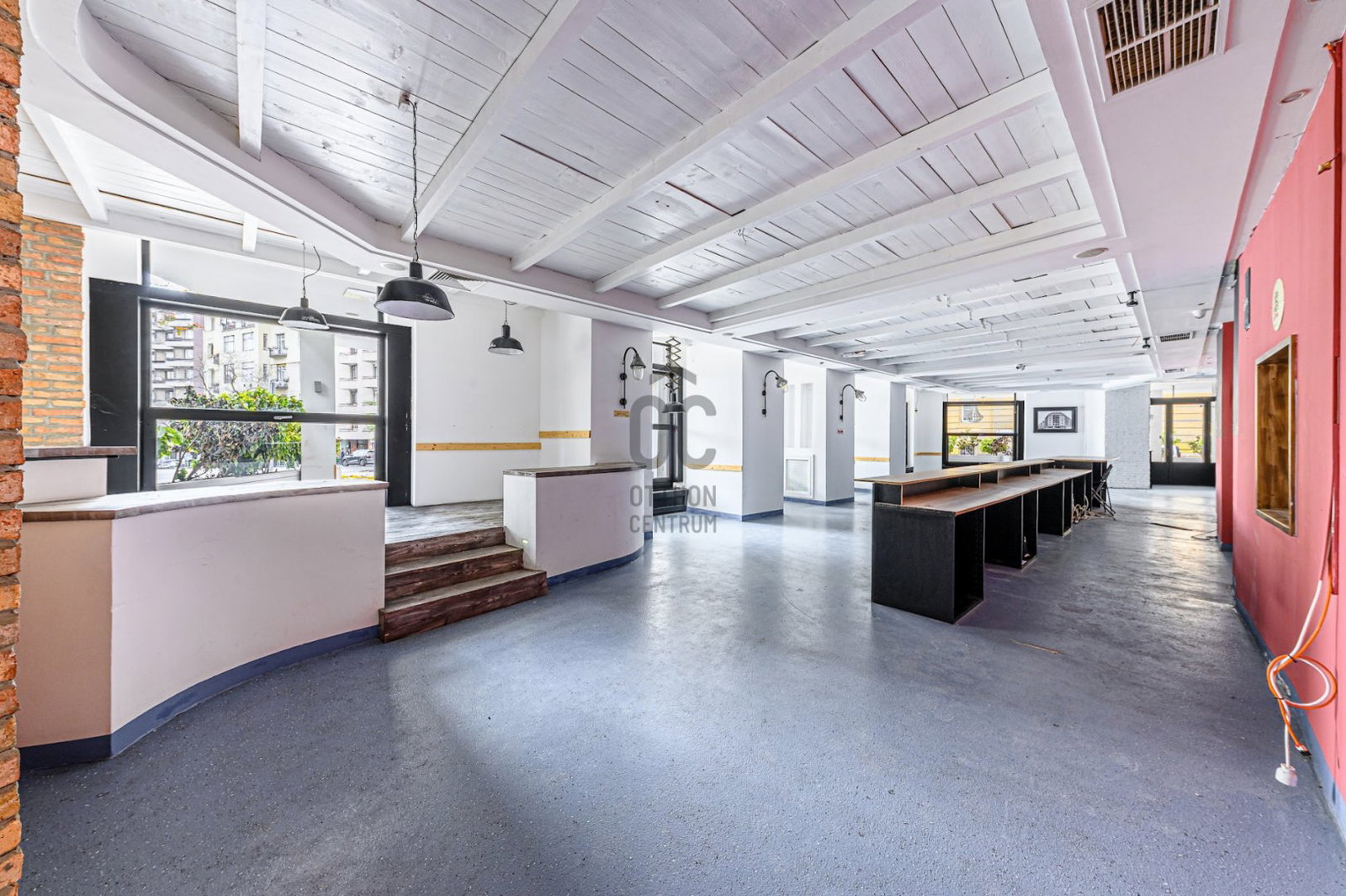 933m² · 888.000.000 ft