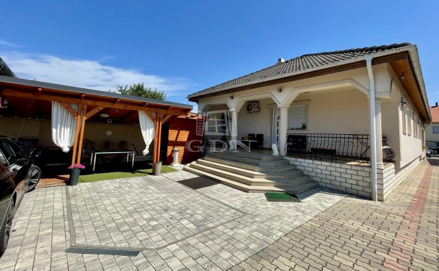 Eladó családi ház, Szombathelyen 125 M Ft, 3 szobás
