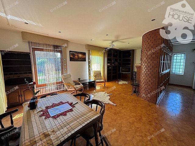 Eladó családi ház, Kiskunfélegyházán 95.5 M Ft, 5 szobás