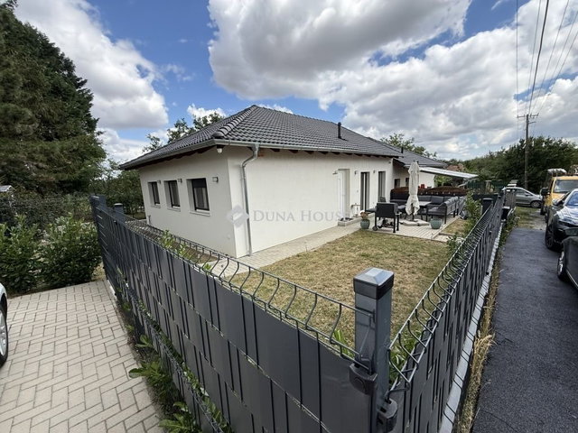 Eladó ikerház, Szombathelyen 91.99 M Ft, 1+3 szobás