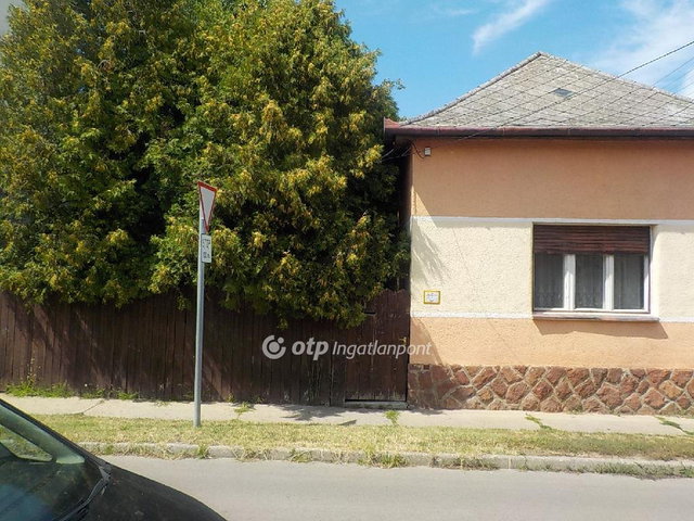 Eladó családi ház, Kaposváron 60 M Ft, 2 szobás