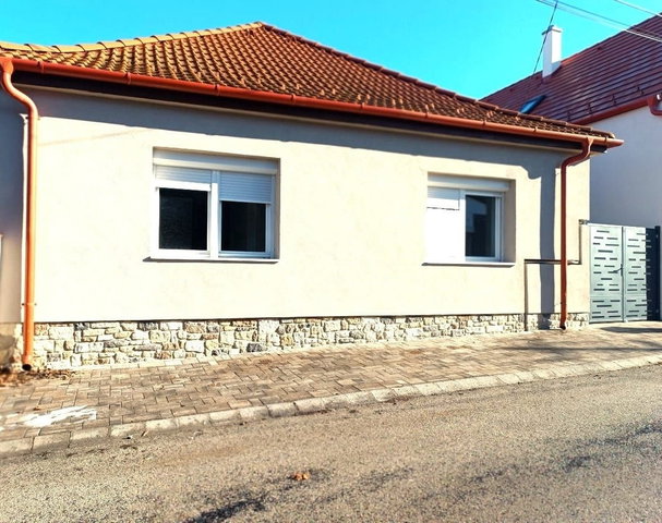 Eladó családi ház, Veszprémben 119.9 M Ft, 4 szobás