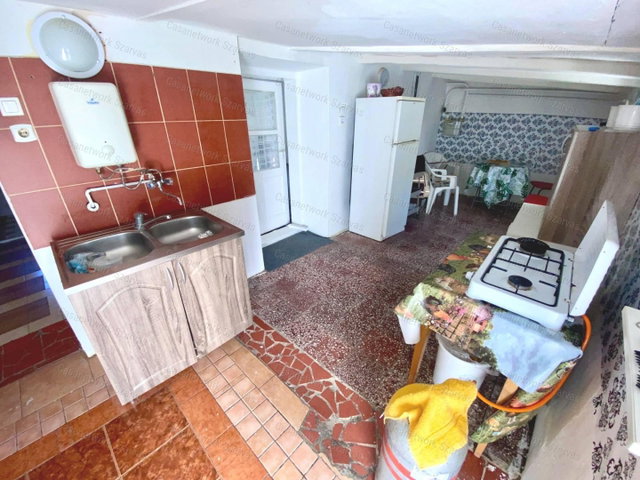 Eladó ikerház, Kunszentmártonban 7.9 M Ft, 1 szobás