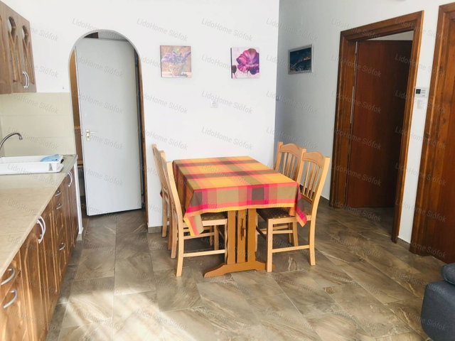 Eladó hotel, Balatonszárszón 145 M Ft, 8 szobás
